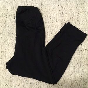 Be Maternity Capri yoga pants